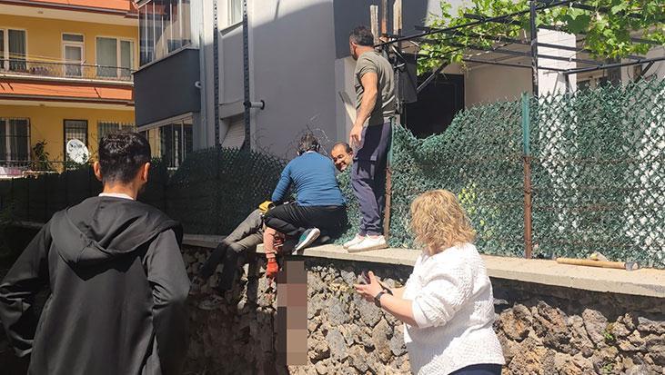 Aksaray'da akılalmaz kaza! 4. kattan düşen işçinin sırtına demir saplandı