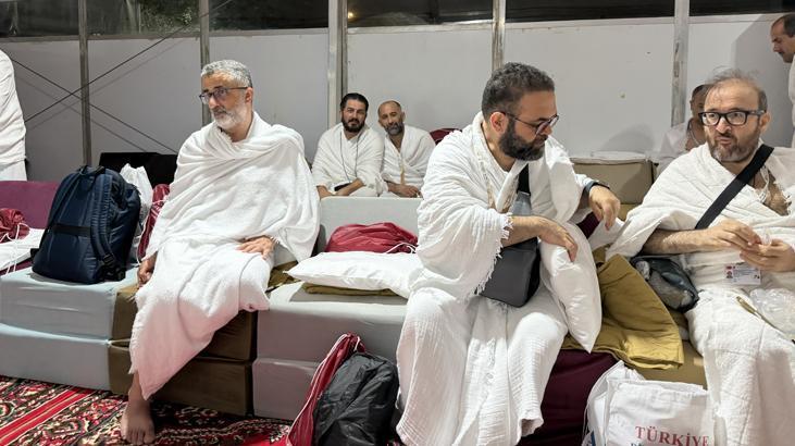 Milyonlarca Müslüman Arafat'ta! Türk hacı adayları da vakfe saatini bekliyor