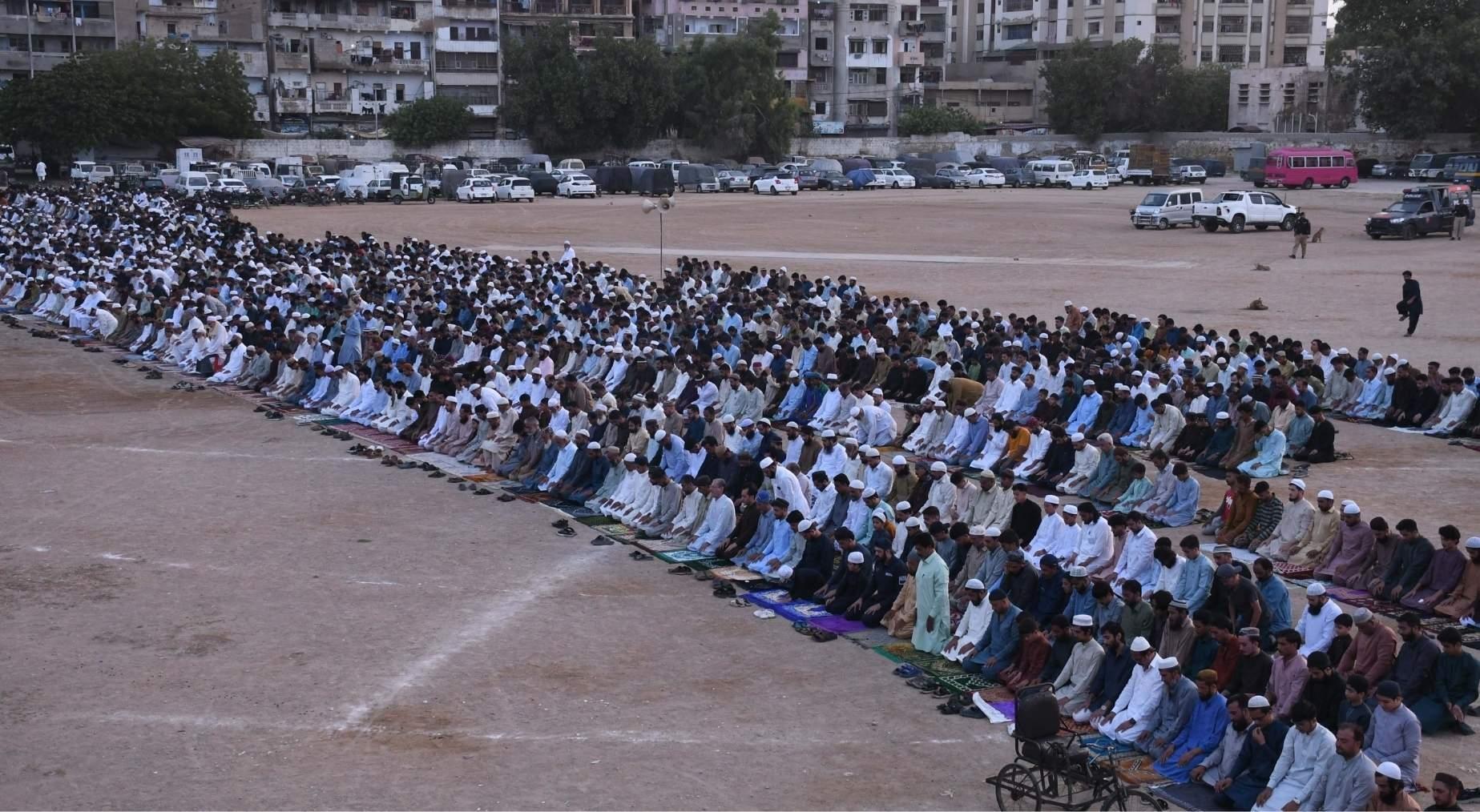 Avrupadan Afrikaya... Dünyanın dört bir yanında Kurban Bayramı namazı kılındı Avrupadan Afrikaya... Dünyanın dört bir yanında Kurban Bayramı namazı kılındı