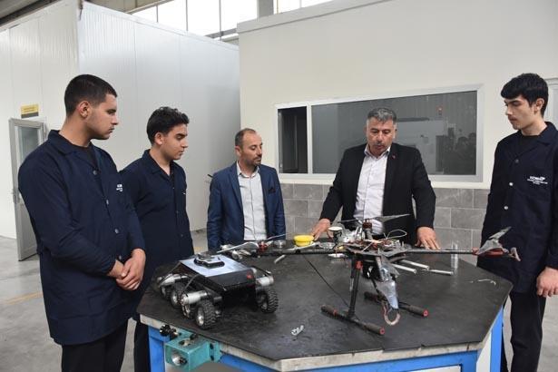 Okulun adını söyleyene iş teklifi: Gelecek bu gençlerin elinde