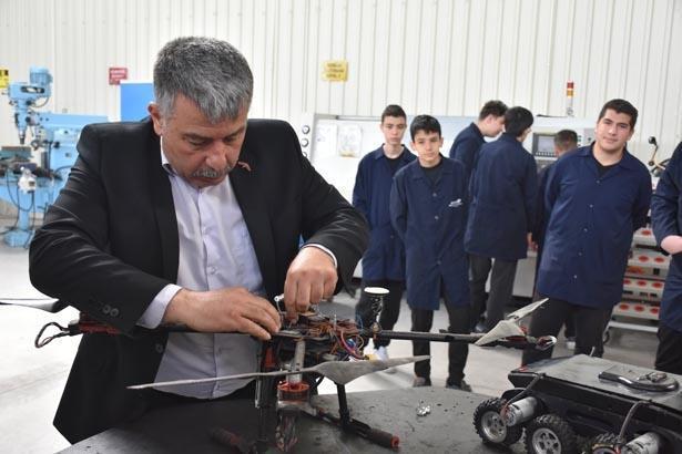 MEZUN OLAN ÖĞRENCİLERİMİZ OKULUN ADINI SÖYLEDİKTEN SONRA İŞVERENLER DE HEMEN İSTİHDAM SAĞLIYOR