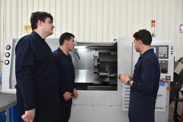 Okulun adını söyleyene iş teklifi: Gelecek bu gençlerin elinde