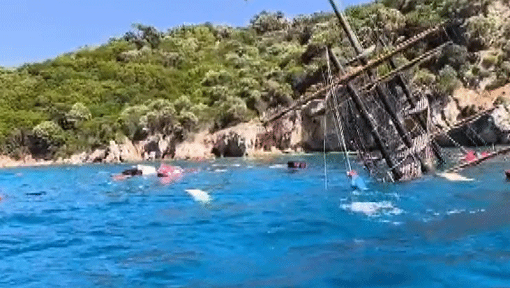 Marmaris'te tur teknesi battı