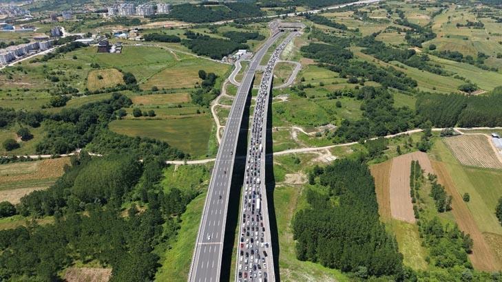 Tatil dönüşü kaosu Trafik durma noktasında geldi... İşte yollarda son durum