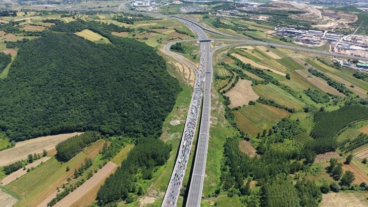 Tatil dönüşü kaosu Trafik durma noktasında geldi... İşte yollarda son durum