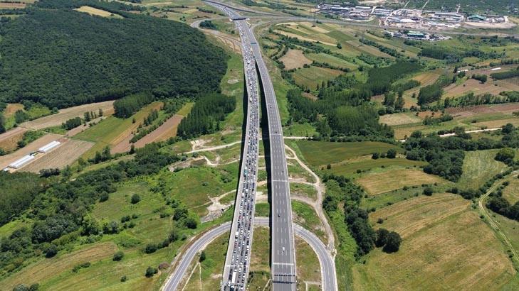 Tatil dönüşü kaosu Trafik durma noktasında geldi... İşte yollarda son durum