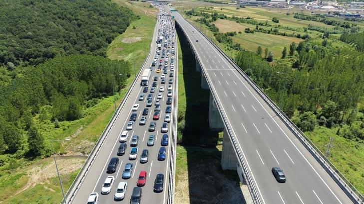 Tatil dönüşü kaosu Trafik durma noktasında geldi... İşte yollarda son durum