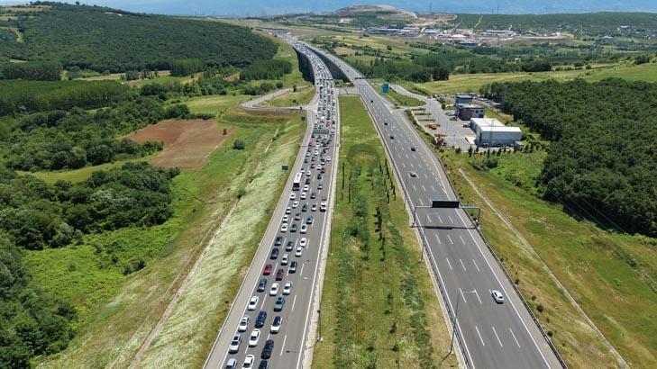 Tatil dönüşü kaosu Trafik durma noktasında geldi... İşte yollarda son durum