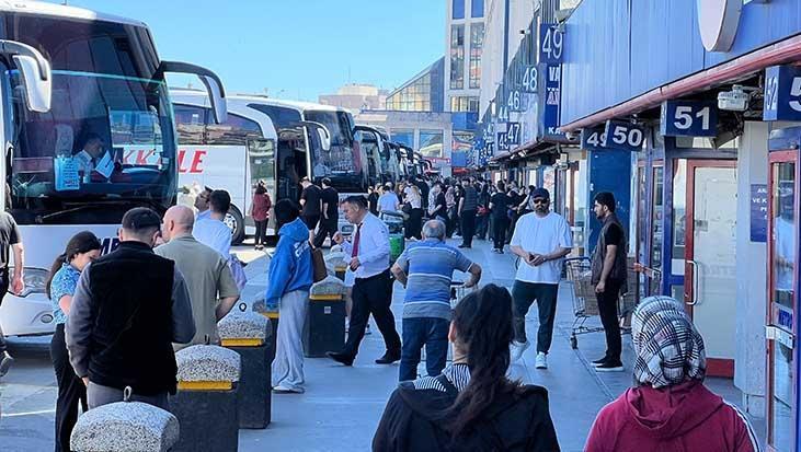 15 Temmuz Otogarı’nda insan seli! Bayram bitti, İstanbul’a dönüş başladı