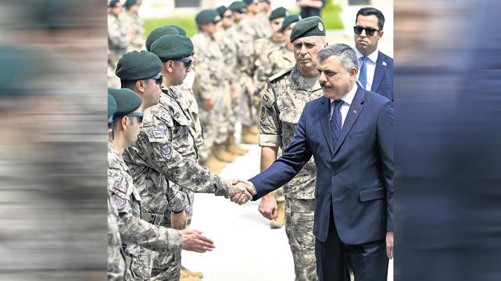 Bakan Çiftçi, Özel Harekât polisleri ile bayramlaştı