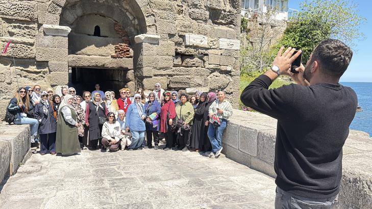 6 bin nüfuslu ilçeye 182 bin ziyaretçi akın etti Gelen sokakta yattı