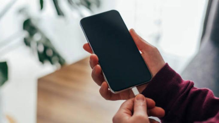 Telefonu jet hızıyla şarj ediyor Uzatma kablosu bozuyormuş: Elinizi sürmeyin