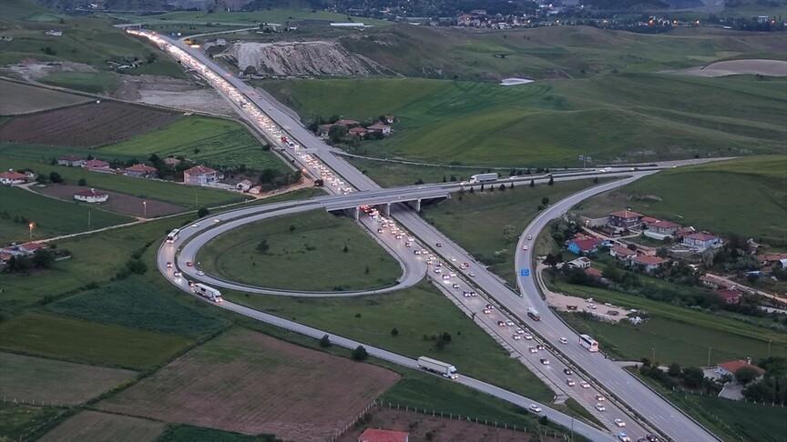 İstanbul’da sürücülere uyarı! Anadolu Otoyolu’nun Ankara-İstanbul yönü trafiğe kapatılıyor