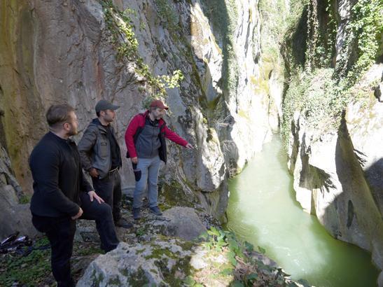 KANYONUN ETRAFINDA TARİHİ KALINTILAR İLE SELÇUKLU VE OSMANLI MEZARLARI BULUNUYOR