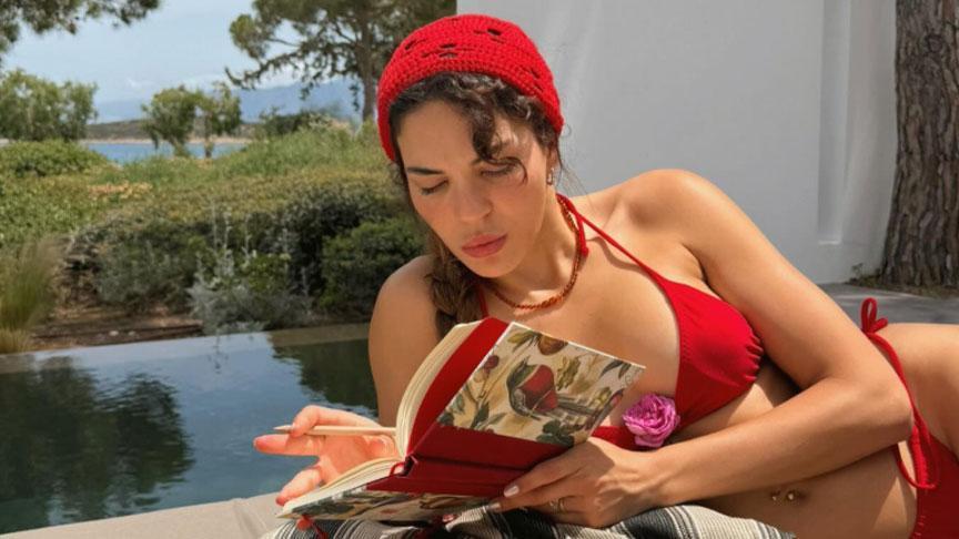 Ebru Şahin’den tatil pozları Kırmızı bikinili kareler olay oldu