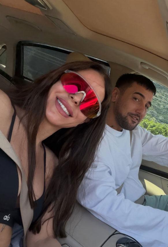 Simge Sağın tatil sezonunu sevgilisiyle açtı