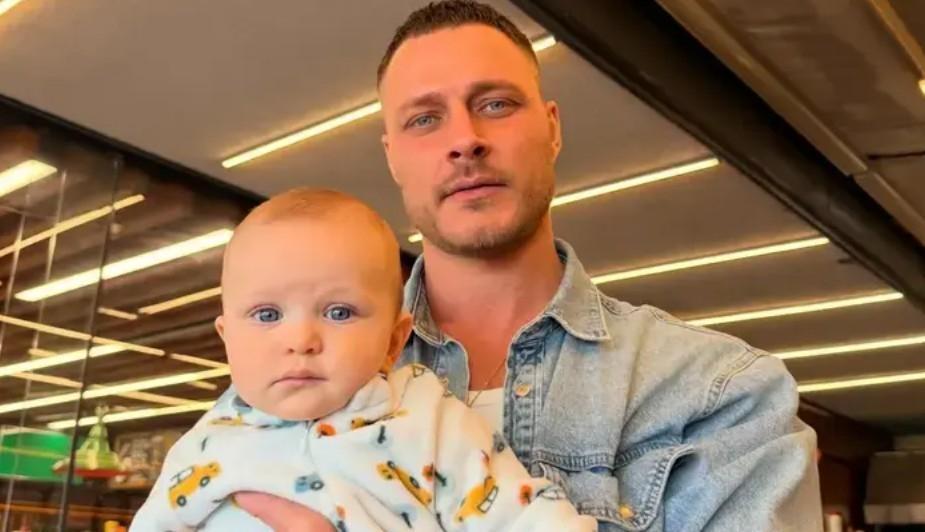 Burak Çelik ve oğlu Kaan Aslandan yeni paylaşım Karpuz kabuğu denize düştü