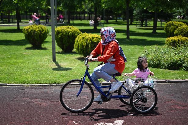 3 Haziran Dünya Bisiklet Günü’nde Başkentte renkli görüntüler Trafikten kaçıp pedala bastılar