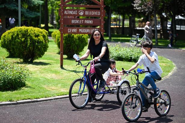 3 Haziran Dünya Bisiklet Günü’nde Başkentte renkli görüntüler Trafikten kaçıp pedala bastılar