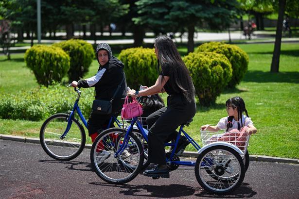 3 Haziran Dünya Bisiklet Günü’nde Başkentte renkli görüntüler! Trafikten kaçıp pedala bastılar