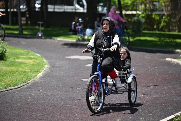 3 Haziran Dünya Bisiklet Günü’nde Başkentte renkli görüntüler Trafikten kaçıp pedala bastılar