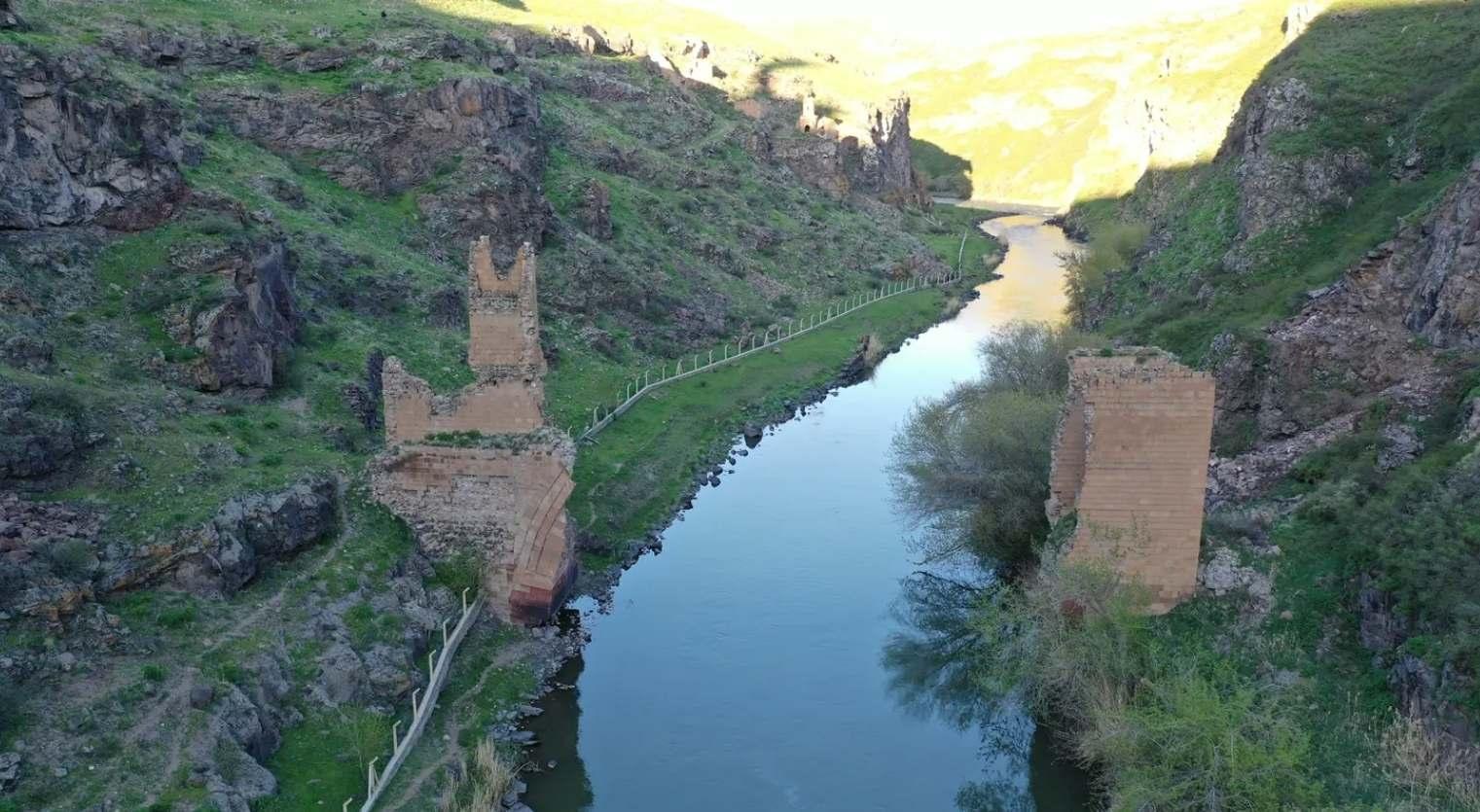 Türkiye-Ermenistan sınırında yüzyılların mirasını taşıyor Ani Köprüsü yeniden ayağa kaldırılacak