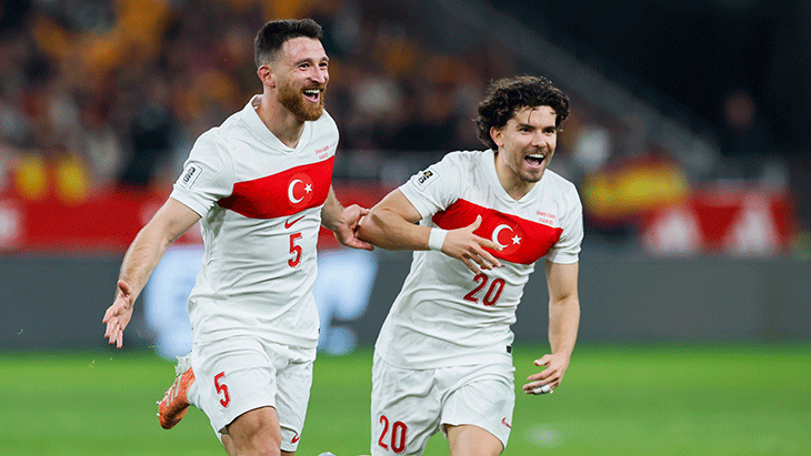 TÜRKİYEYE DÖNMEYE SICAK BAKIYOR