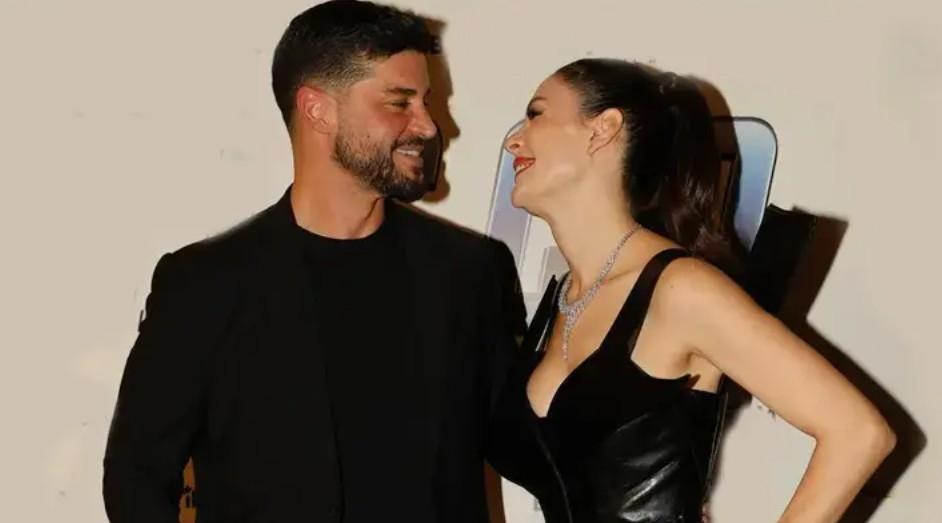 Aşka geldiler Berk Oktay ve eşi Yıldız Çağrı Atiksoydan romantik kare