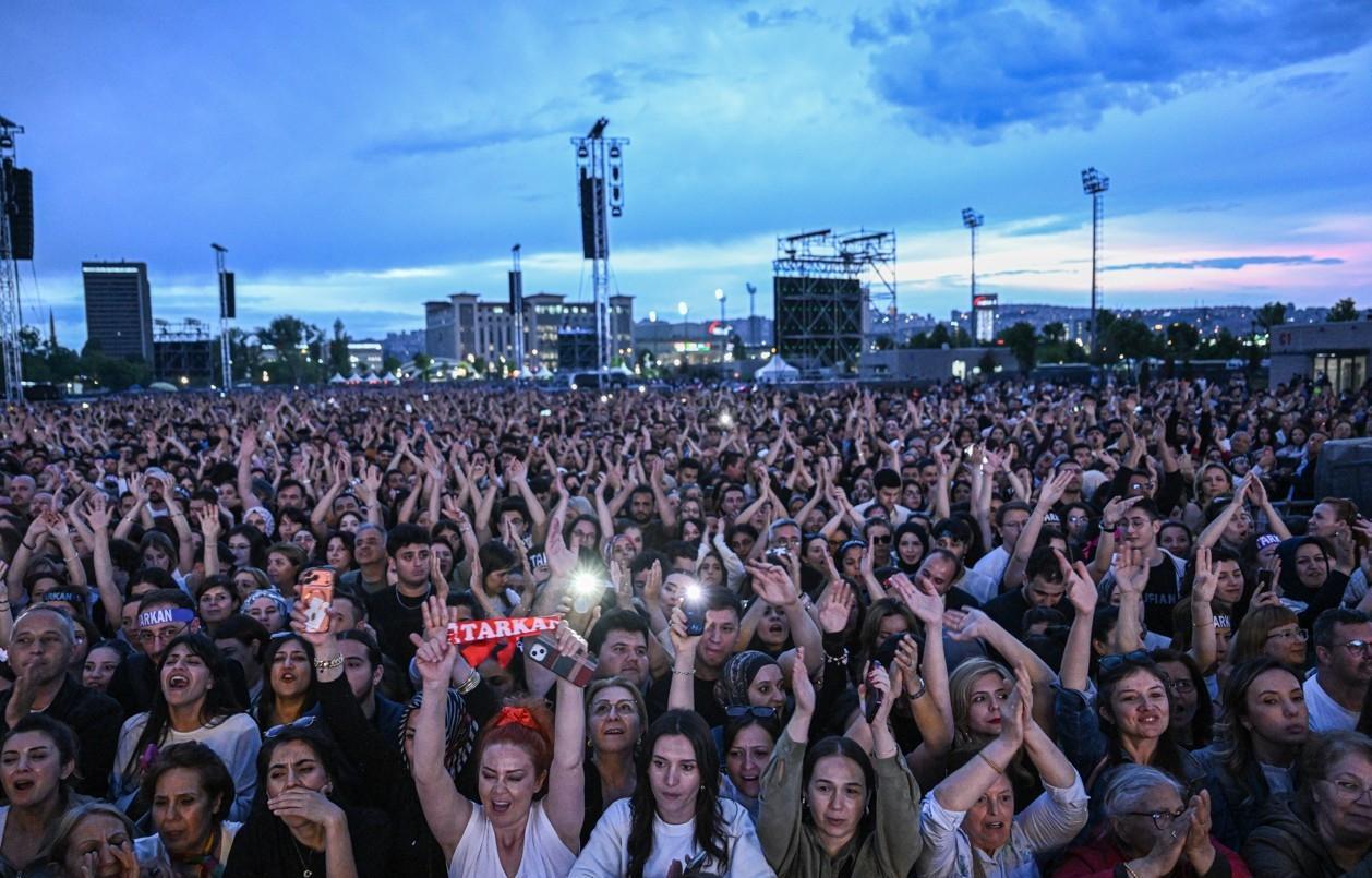 Tarkan, Ankarayı salladı Konser alanı doldu taştı