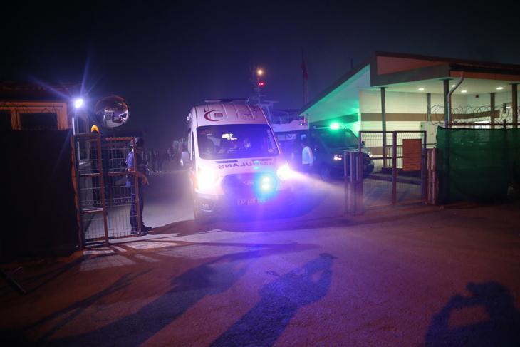 Karadenizdeki saldırıda ölen balıkçının cenazesi ve yaralılar, İnebolu Limanına getirildi Karadenizdeki saldırıda ölen balıkçının cenazesi ve yaralılar, İnebolu Limanına getirildi