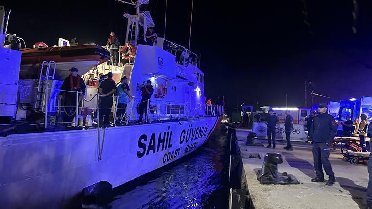 Karadenizdeki saldırıda ölen balıkçının cenazesi ve yaralılar, İnebolu Limanına getirildi Karadenizdeki saldırıda ölen balıkçının cenazesi ve yaralılar, İnebolu Limanına getirildi