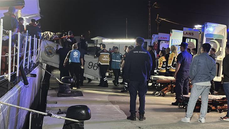 Karadenizdeki saldırıda ölen balıkçının cenazesi ve yaralılar, İnebolu Limanına getirildi Karadenizdeki saldırıda ölen balıkçının cenazesi ve yaralılar, İnebolu Limanına getirildi