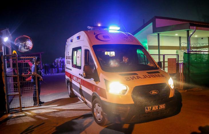 Karadenizdeki saldırıda ölen balıkçının cenazesi ve yaralılar, İnebolu Limanına getirildi Karadenizdeki saldırıda ölen balıkçının cenazesi ve yaralılar, İnebolu Limanına getirildi