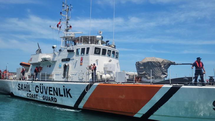 Karadenizdeki saldırıda ölen balıkçının cenazesi ve yaralılar, İnebolu Limanına getirildi Karadenizdeki saldırıda ölen balıkçının cenazesi ve yaralılar, İnebolu Limanına getirildi