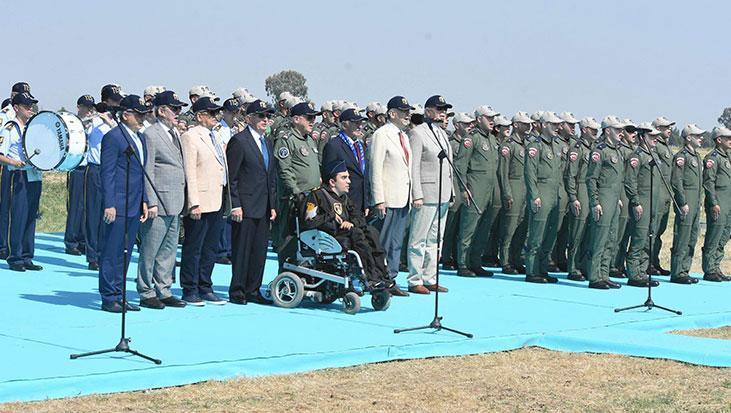 Gökyüzünde Çelik Kanatların gövde gösterisi İzmirde Gençlik ve Havacılık Festivali başladı
