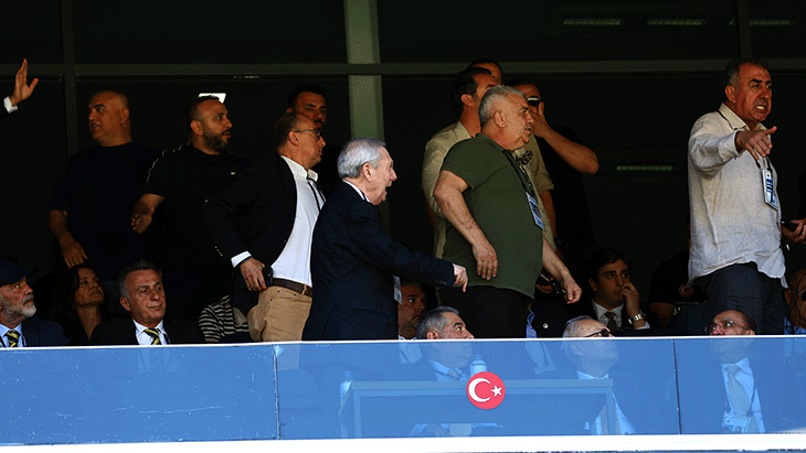 Fenerbahçe olağanüstü seçimli genel kurulunda arbede çıktı Aziz Yıldırımdan Ben buradayım tepkisi