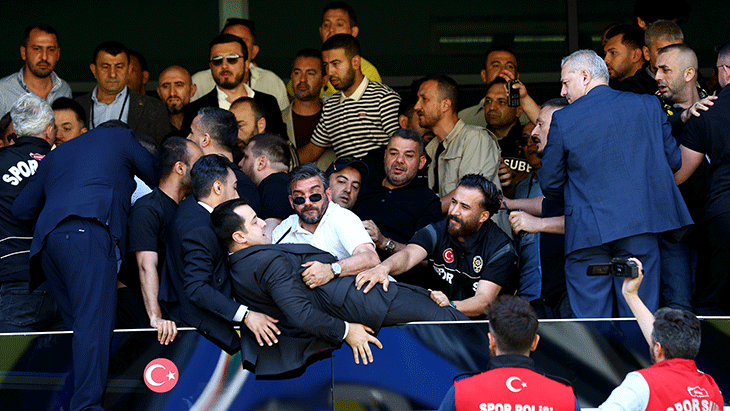 Fenerbahçe olağanüstü seçimli genel kurulunda arbede çıktı Aziz Yıldırımdan Ben buradayım tepkisi