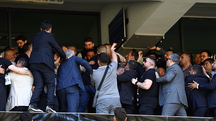 Fenerbahçe olağanüstü seçimli genel kurulunda arbede çıktı Aziz Yıldırımdan Ben buradayım tepkisi