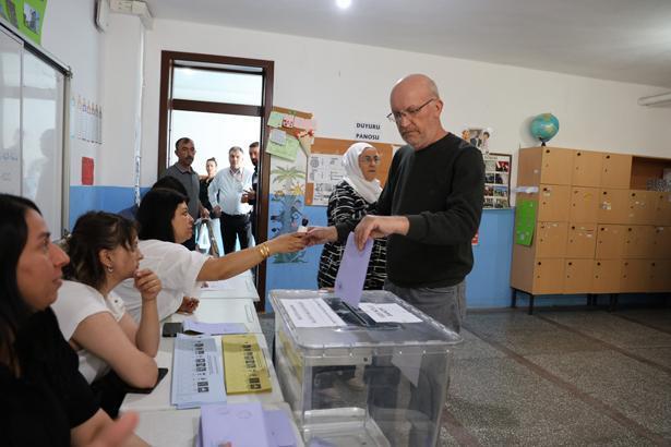 3 ilde seçim heyecanı Oy kullanma işlemi başladı