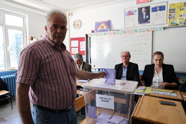 3 ilde seçim heyecanı Oy kullanma işlemi başladı
