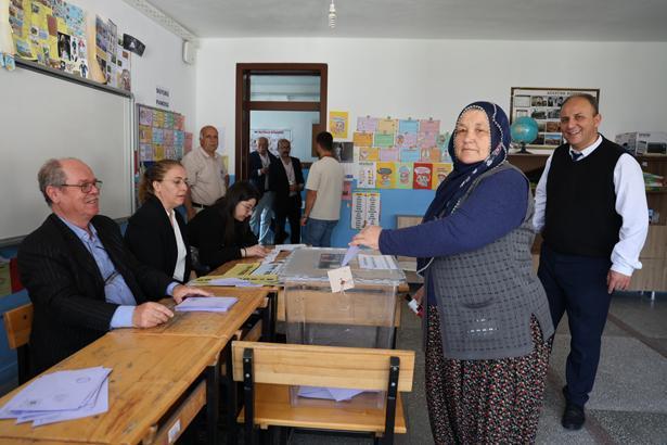 3 ilde seçim heyecanı Oy kullanma işlemi başladı