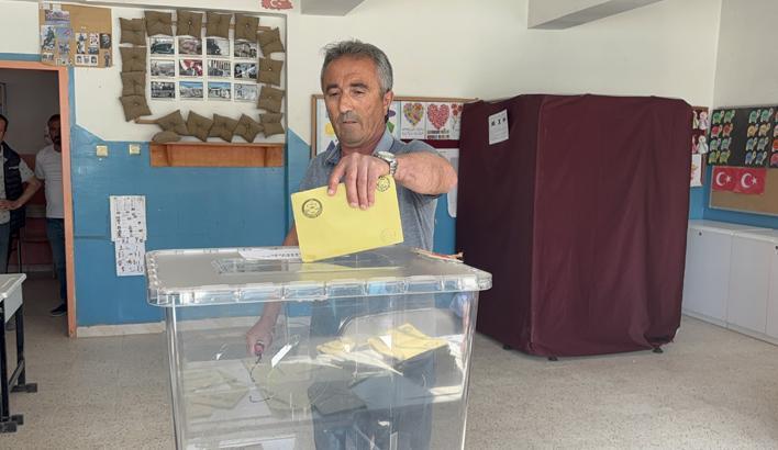 3 ilde seçim heyecanı Oy kullanma işlemi başladı