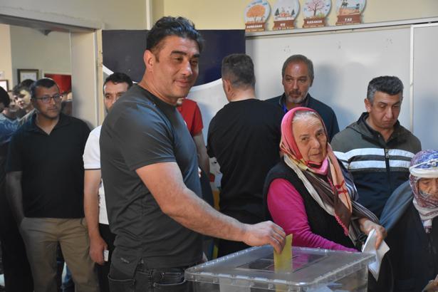 3 ilde seçim heyecanı Oy kullanma işlemi başladı