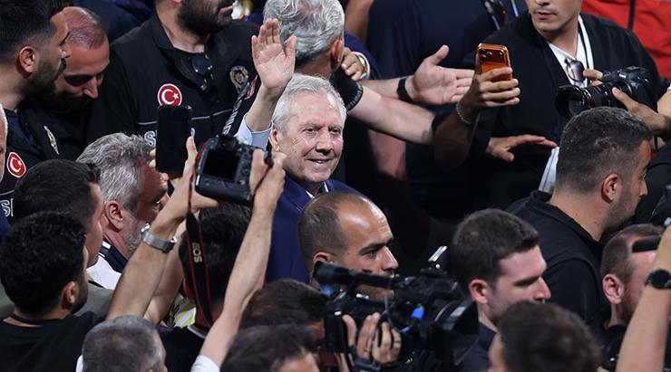 Fenerbahçede Aziz Yıldırım yeniden başkanlığa seçildi