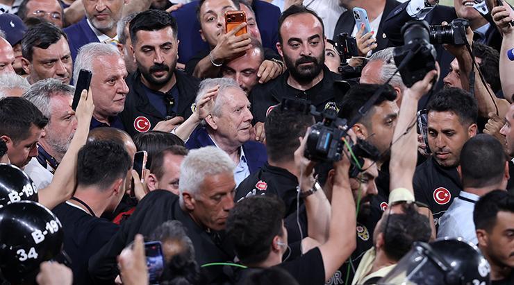 Fenerbahçede Aziz Yıldırım yeniden başkanlığa seçildi