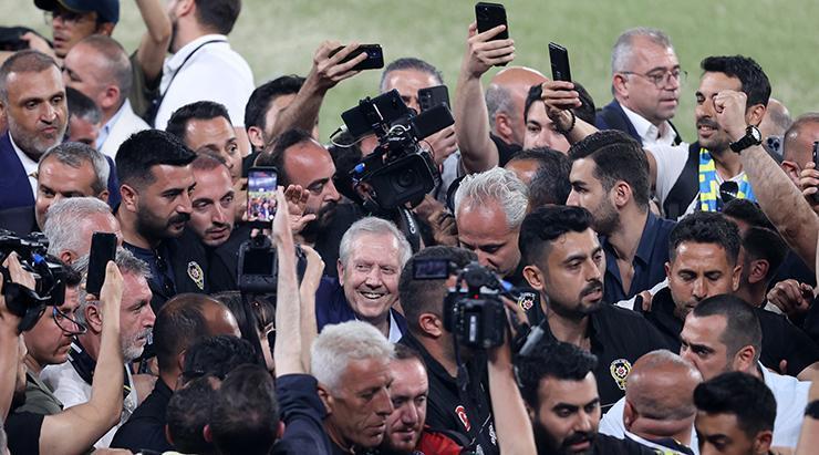 Fenerbahçede Aziz Yıldırım yeniden başkanlığa seçildi