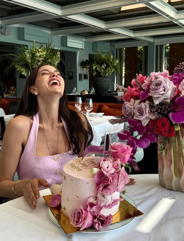 Fahriye Evcen’den 40. yaş kutlaması Eşi Burak Özçivit’ten dikkat çeken yorum