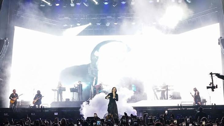 6 yıl sonra sahne almıştı Şebnem Ferahtan konser paylaşımı