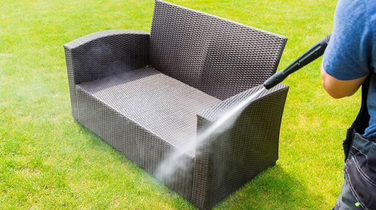 Bahçe mobilyasına araba cilası çözüm mü Yüzeylerdeki çatlağın sebebi çamaşır suyu olabilir