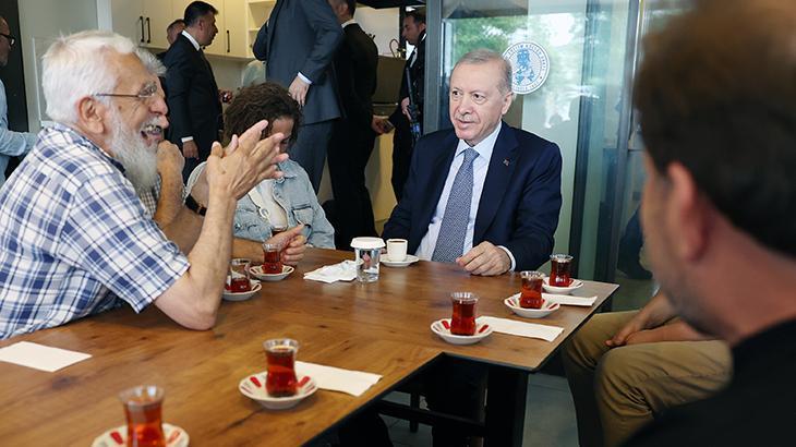 Cumhurbaşkanı Erdoğan Beyoğlu'nda vatandaşlarla buluştu